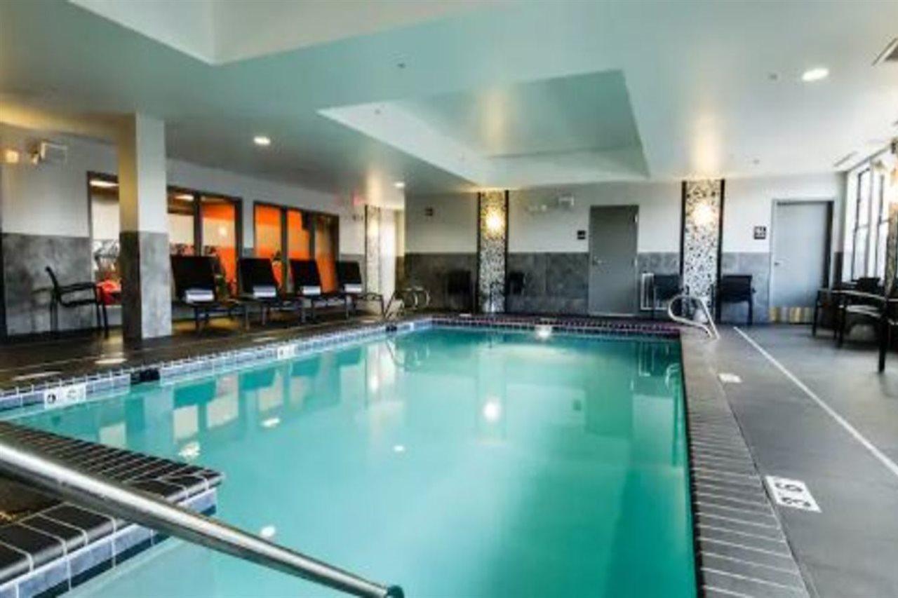Hampton Inn & Suites Dupont Exteriör bild