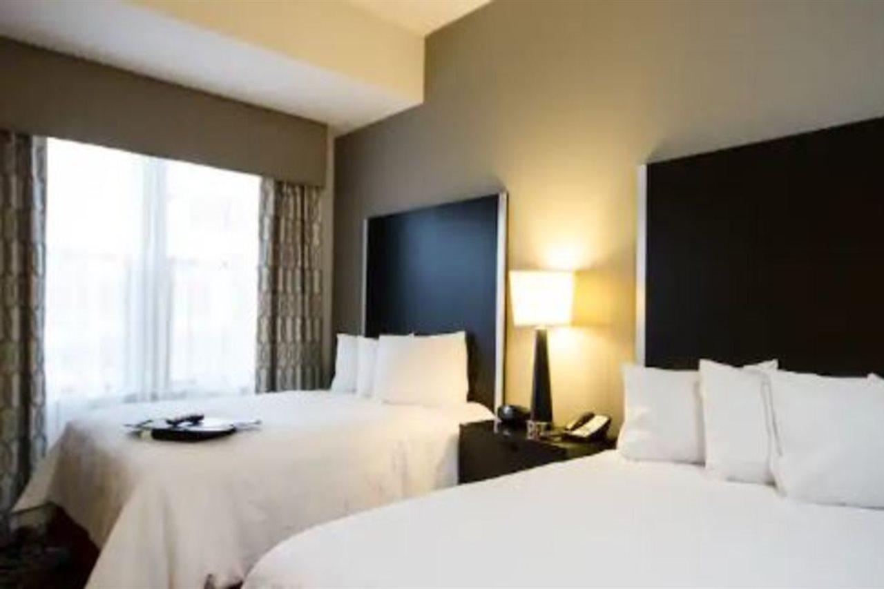 Hampton Inn & Suites Dupont Exteriör bild