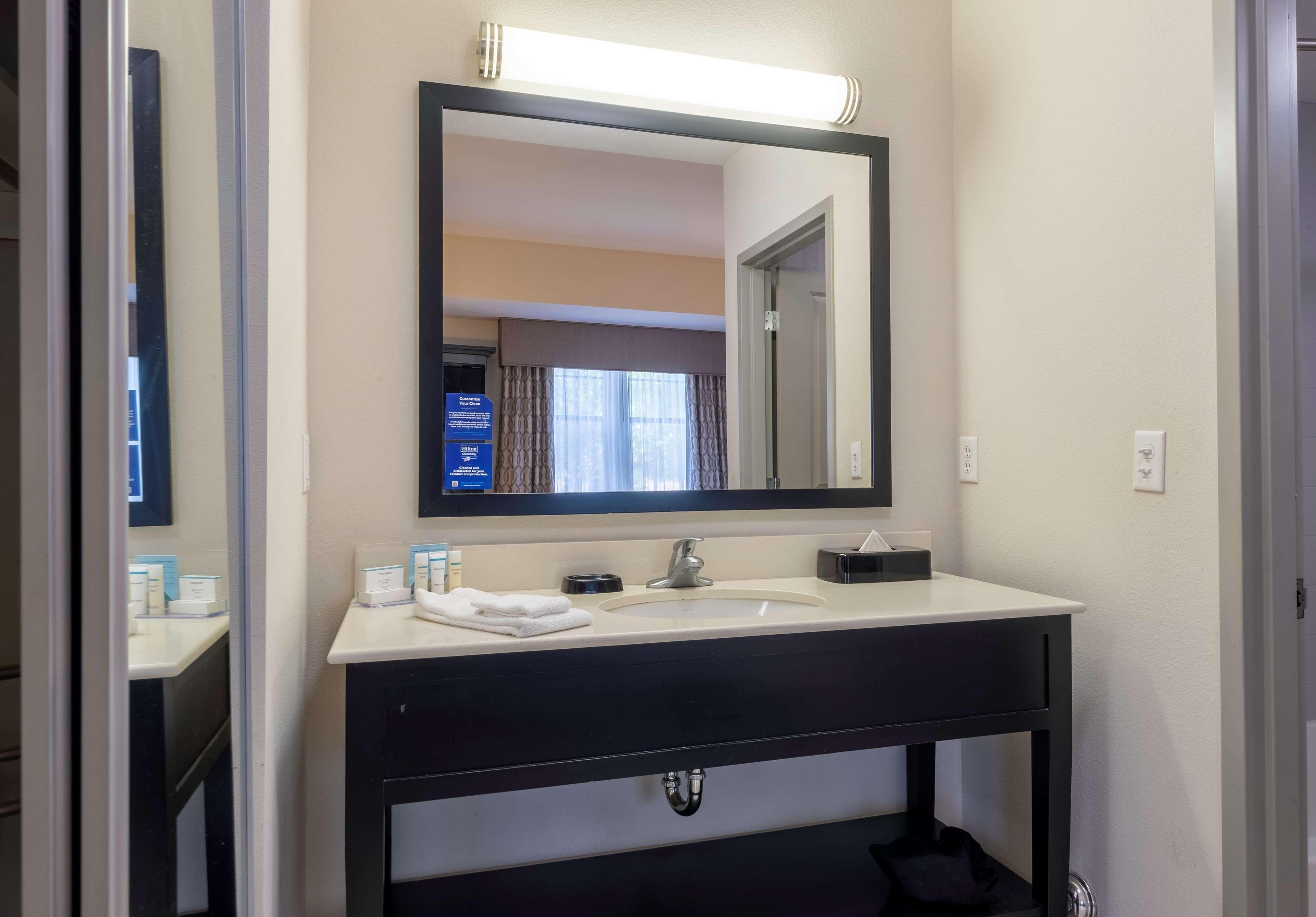 Hampton Inn & Suites Dupont Exteriör bild
