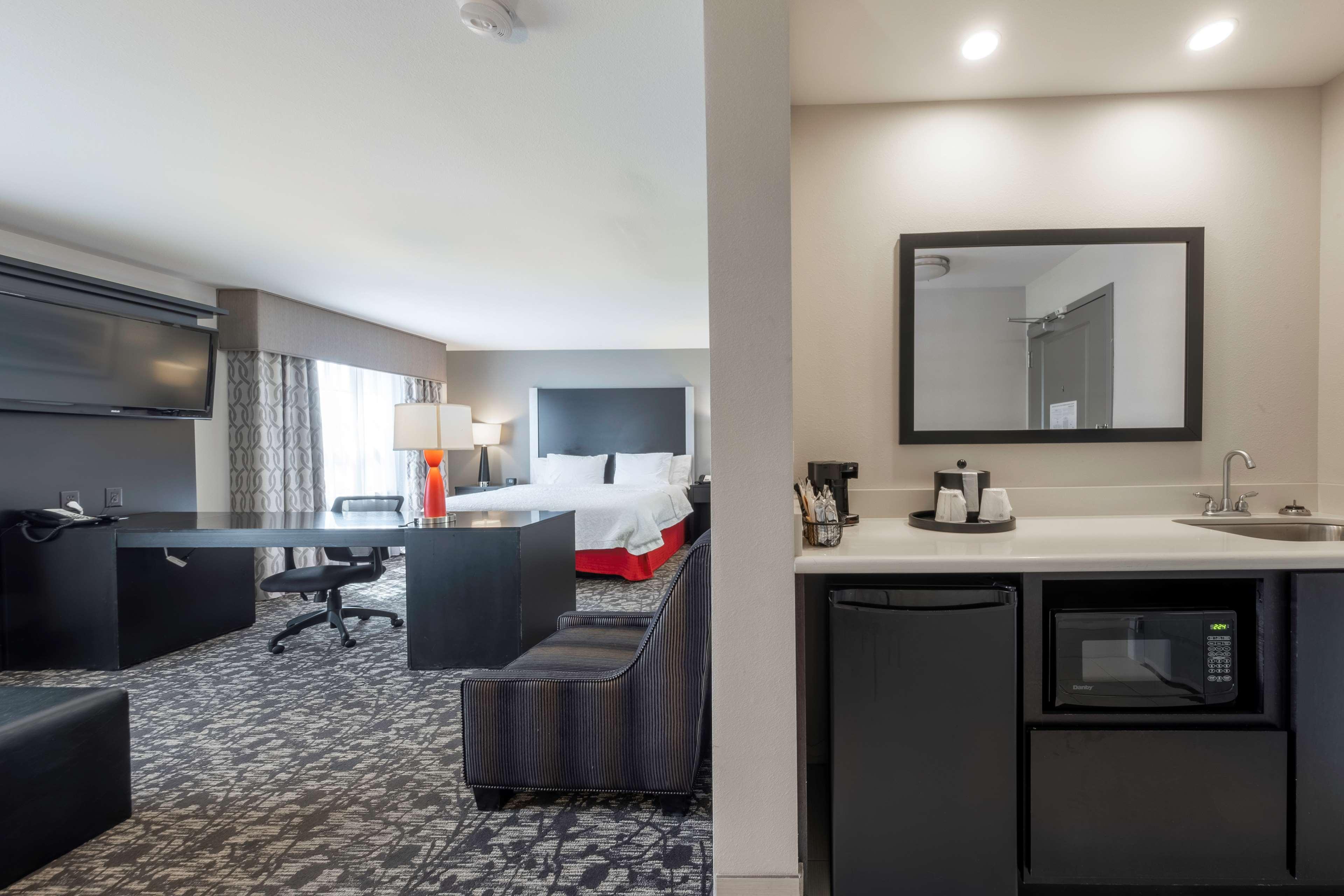 Hampton Inn & Suites Dupont Exteriör bild